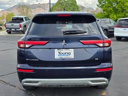 2024 Mitsubishi Outlander thumbnail 4