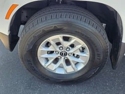 2024 Nissan Frontier thumbnail 9