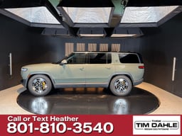 2023 Rivian R1S thumbnail 2