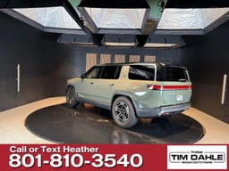 2023 Rivian R1S thumbnail 3