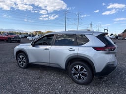 2023 Nissan Rogue thumbnail 2