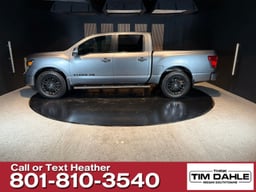 2018 Nissan Titan thumbnail 2