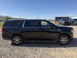 2024 GMC Yukon XL SLE thumbnail 5