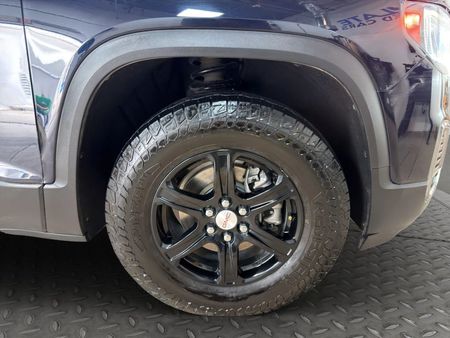 2021 GMC Acadia - Image 27