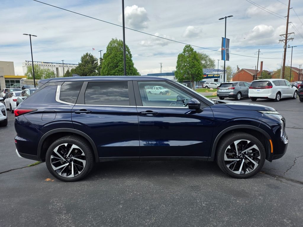 2024 Mitsubishi Outlander - Image 2
