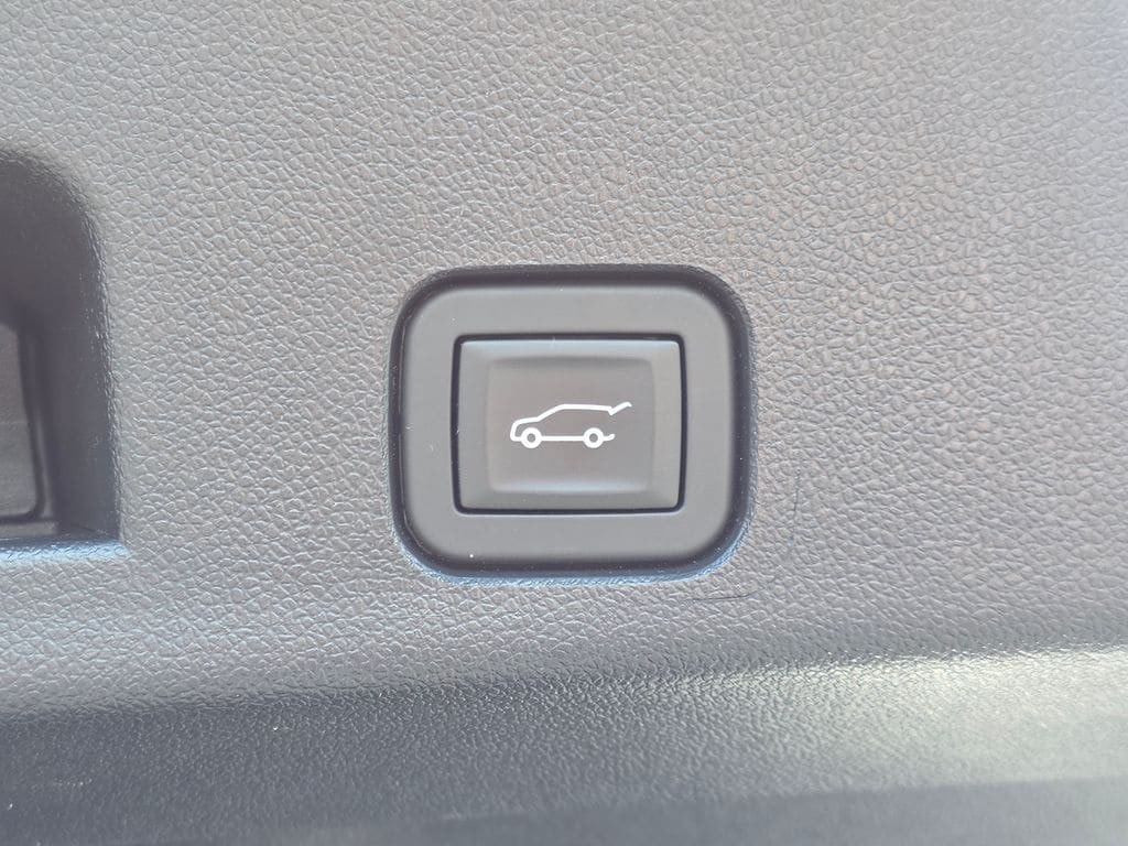 2025 Chevrolet Traverse - Image 12