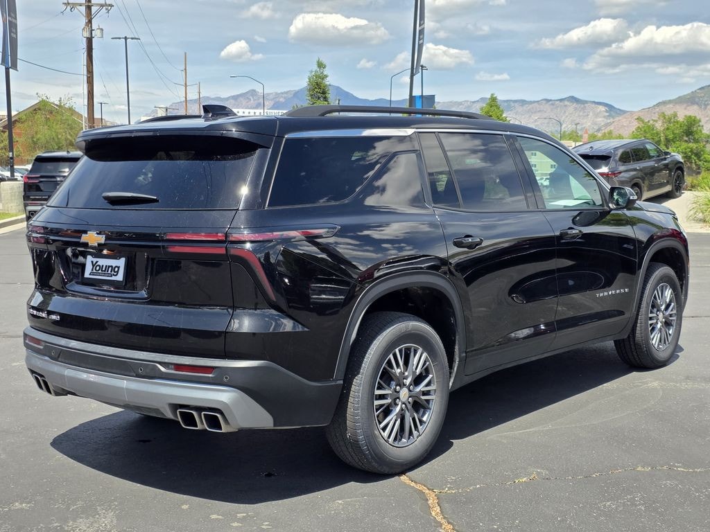 2025 Chevrolet Traverse - Image 3