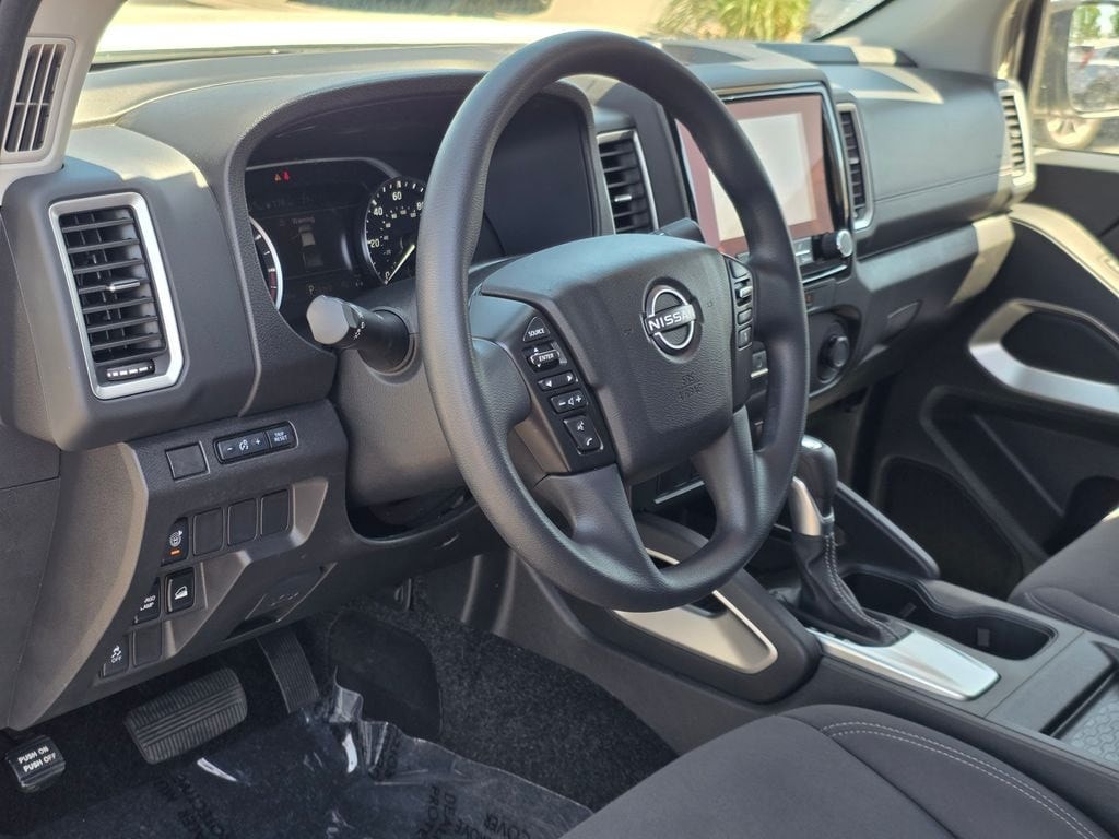 2024 Nissan Frontier - Image 12