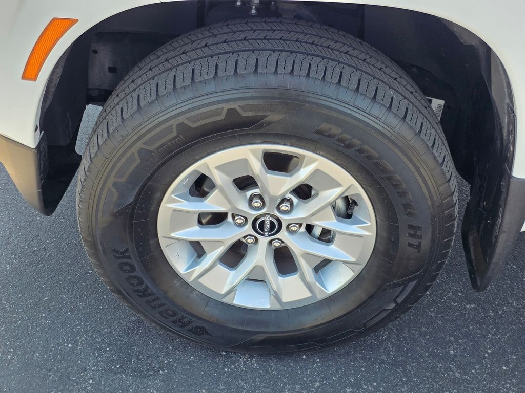 2024 Nissan Frontier - Image 9