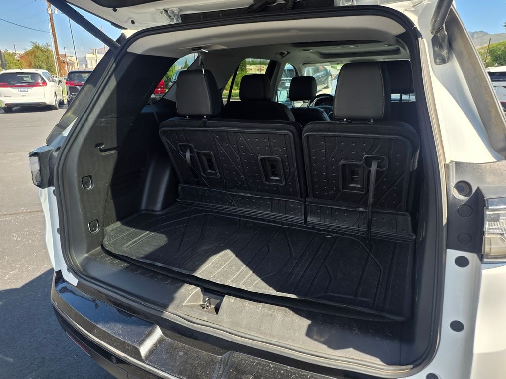2021 Chevrolet Traverse - Image 12