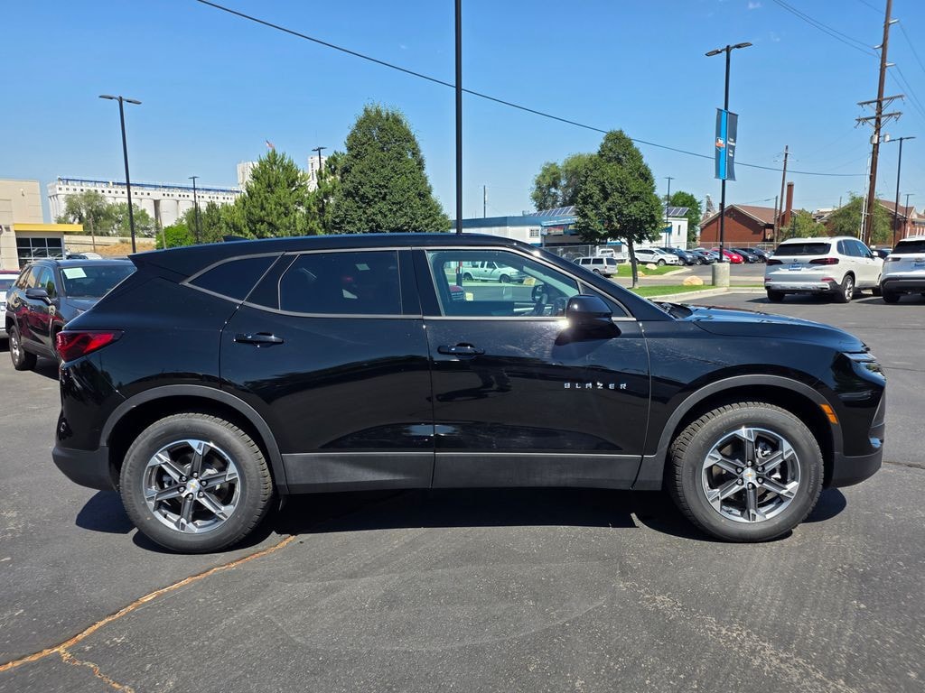 2025 Chevrolet Blazer - Image 2