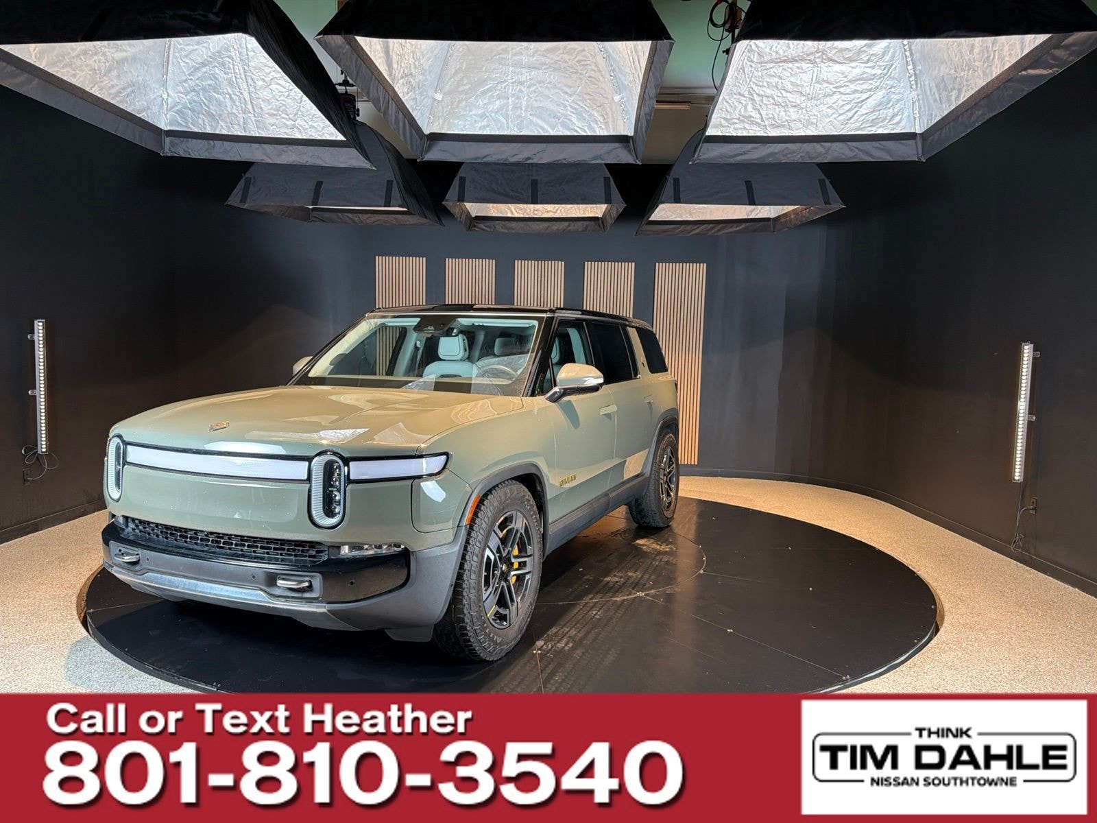 2023 Rivian R1S - Image 1