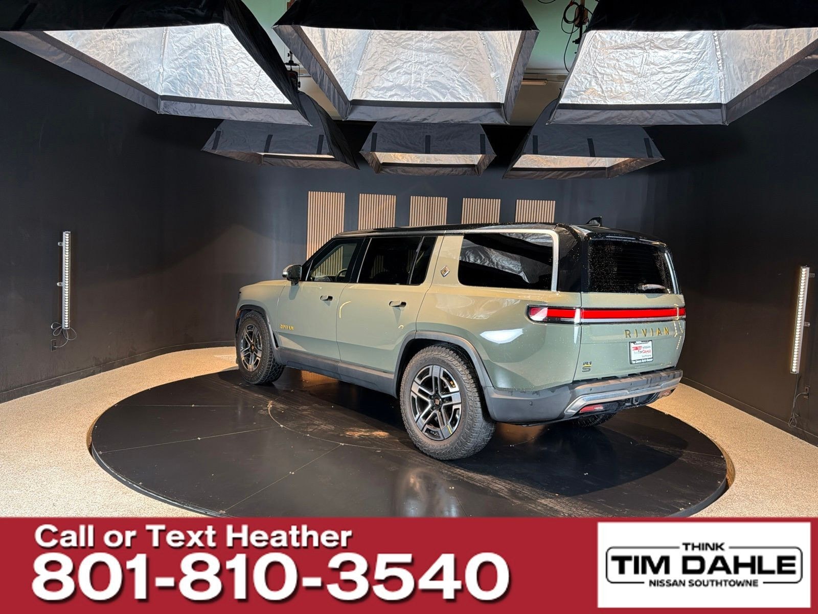 2023 Rivian R1S - Image 3