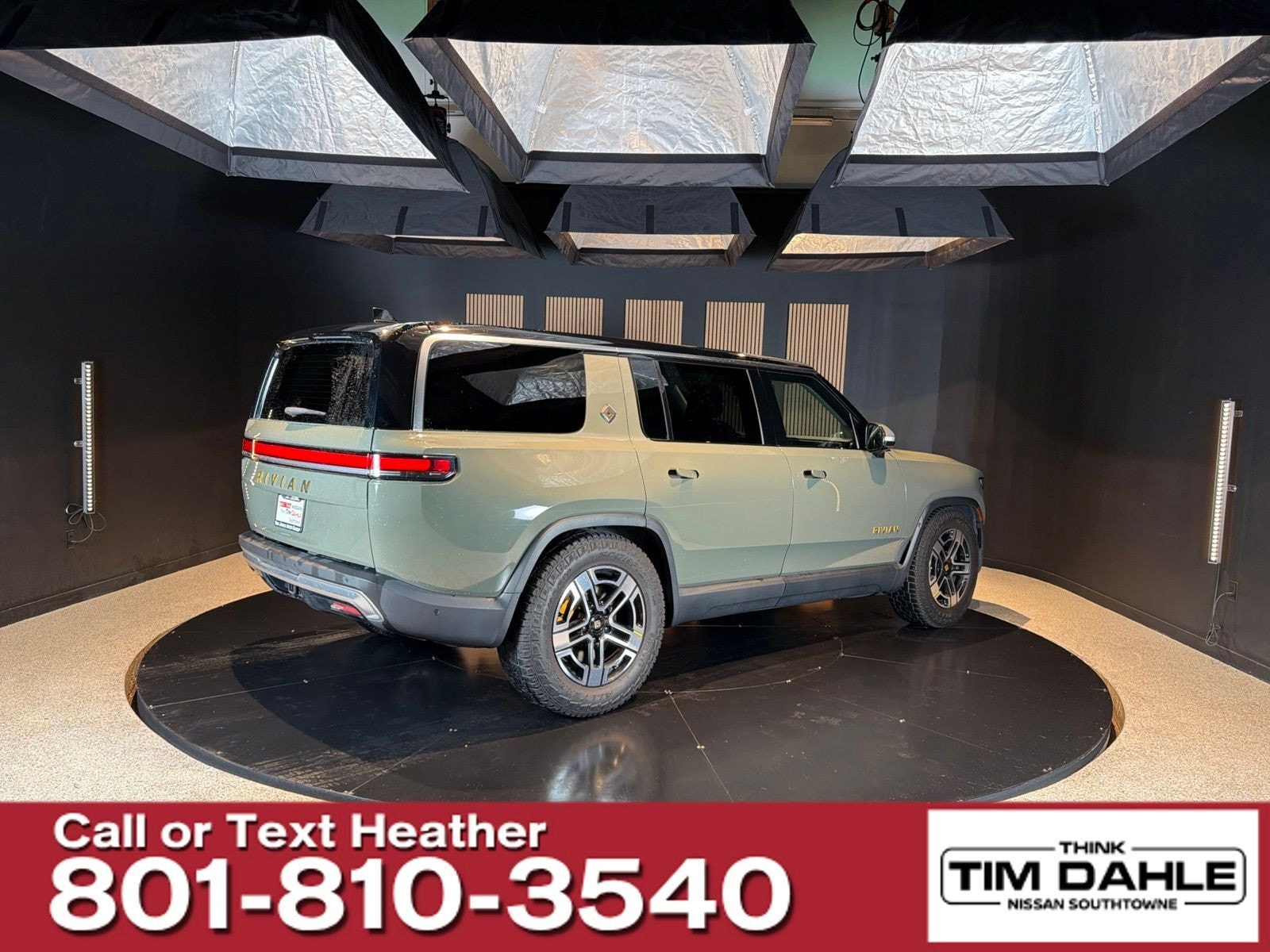 2023 Rivian R1S - Image 5