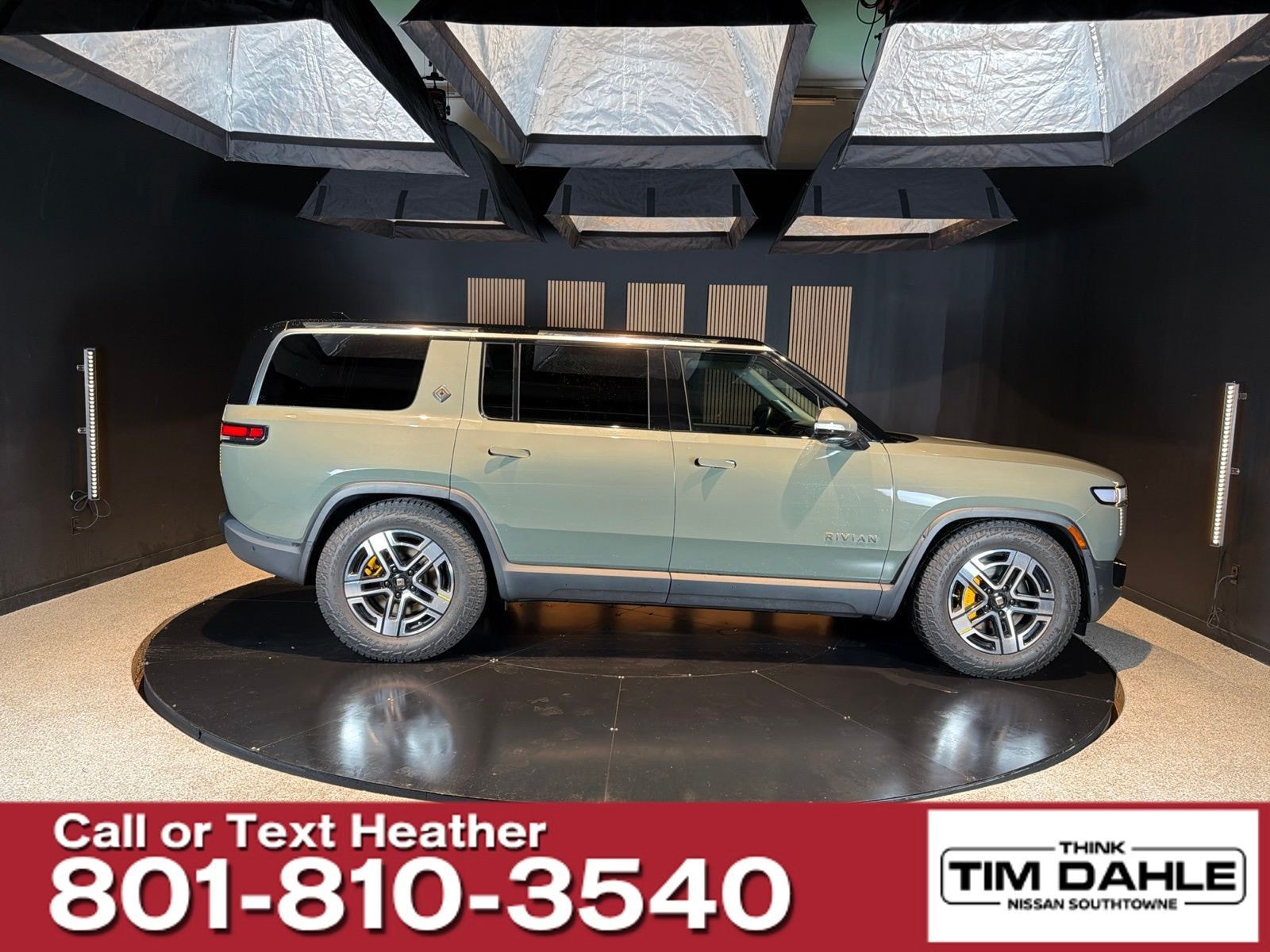 2023 Rivian R1S - Image 6
