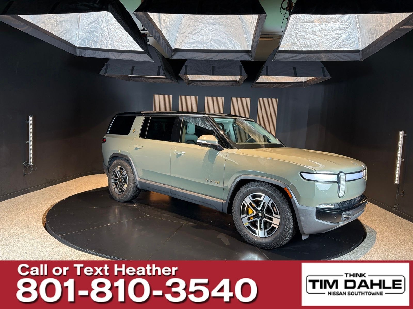 2023 Rivian R1S - Image 7