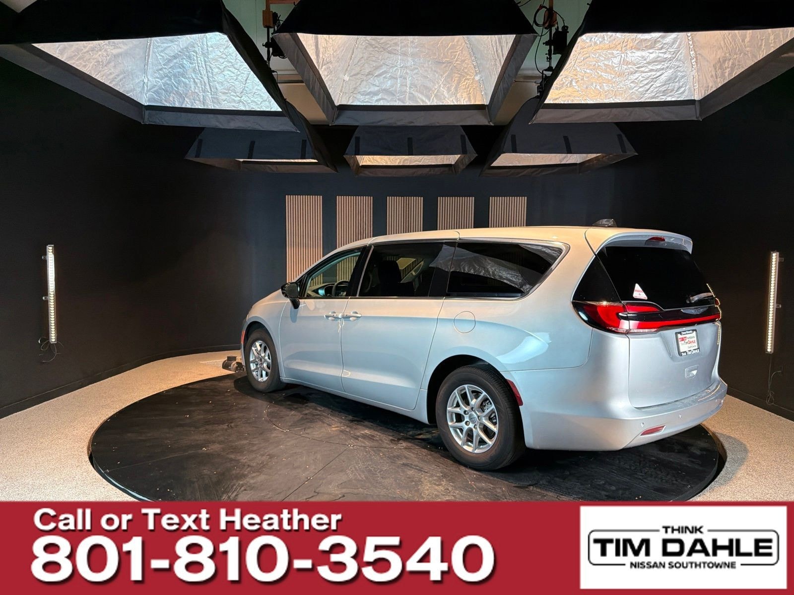 2024 Chrysler Pacifica - Image 3