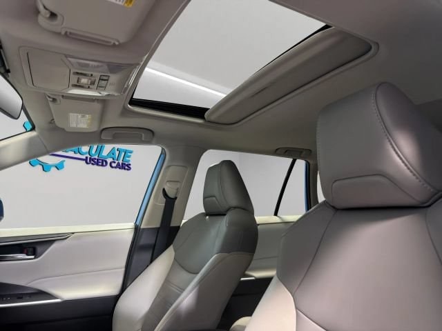 2021 Toyota RAV4 Hybrid - Image 12