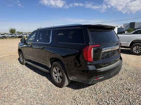 2024 GMC Yukon XL SLE - Image 3